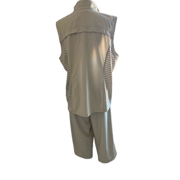 2 Piece WEEKENDS by CHICO'S Beige Performance Set Zip Vest and Crop Pants 3 (16) - Picture 5 of 16
